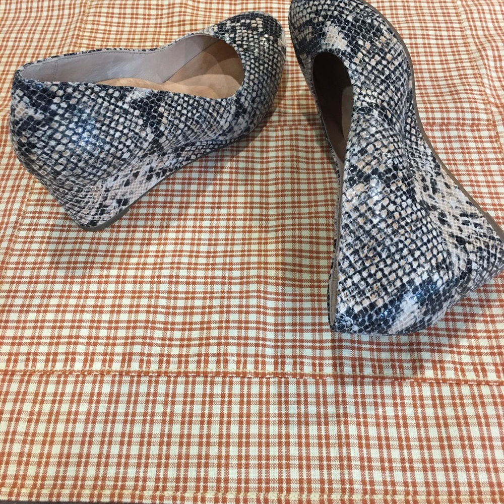 Dress shoes